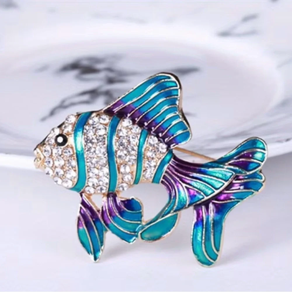 Vintage Elegance: Sparkling Rhinestone Fish Brooch - Perfect Gift for Ladies